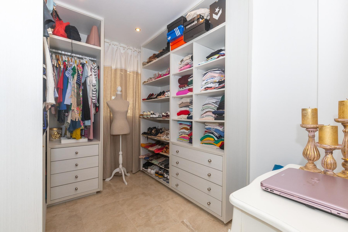 Te koop Middle Floor Apartment Costa Del Sol Estepona € 395.000,-