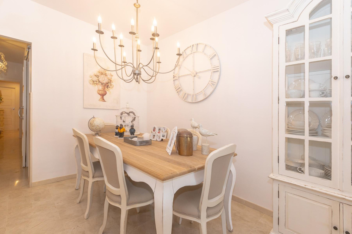 Te koop Middle Floor Apartment Costa Del Sol Estepona € 395.000,-