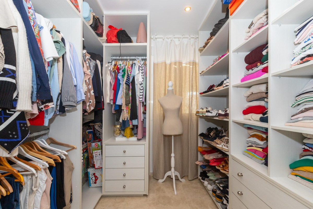 Te koop Middle Floor Apartment Costa Del Sol Estepona € 395.000,-