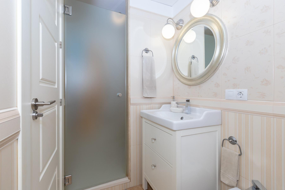 Te koop Middle Floor Apartment Costa Del Sol Estepona € 395.000,-