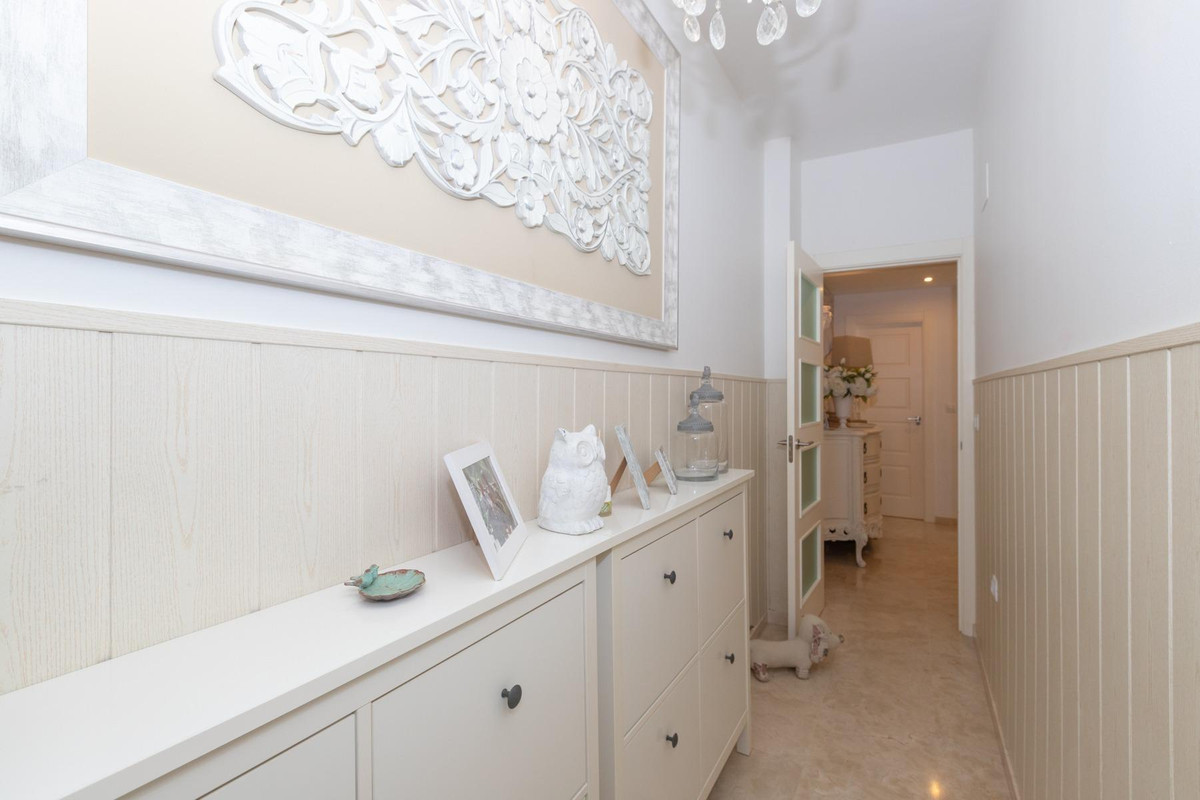 Te koop Middle Floor Apartment Costa Del Sol Estepona € 395.000,-