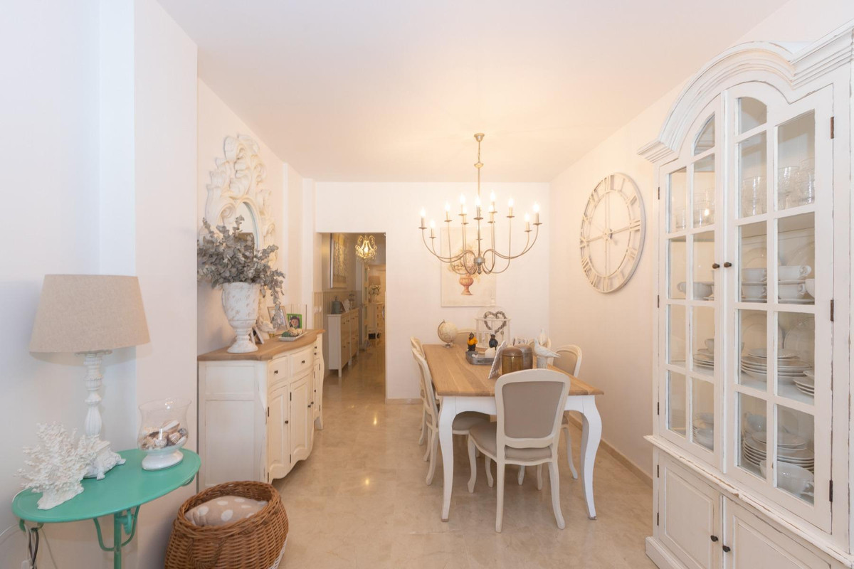 Te koop Middle Floor Apartment Costa Del Sol Estepona € 395.000,-