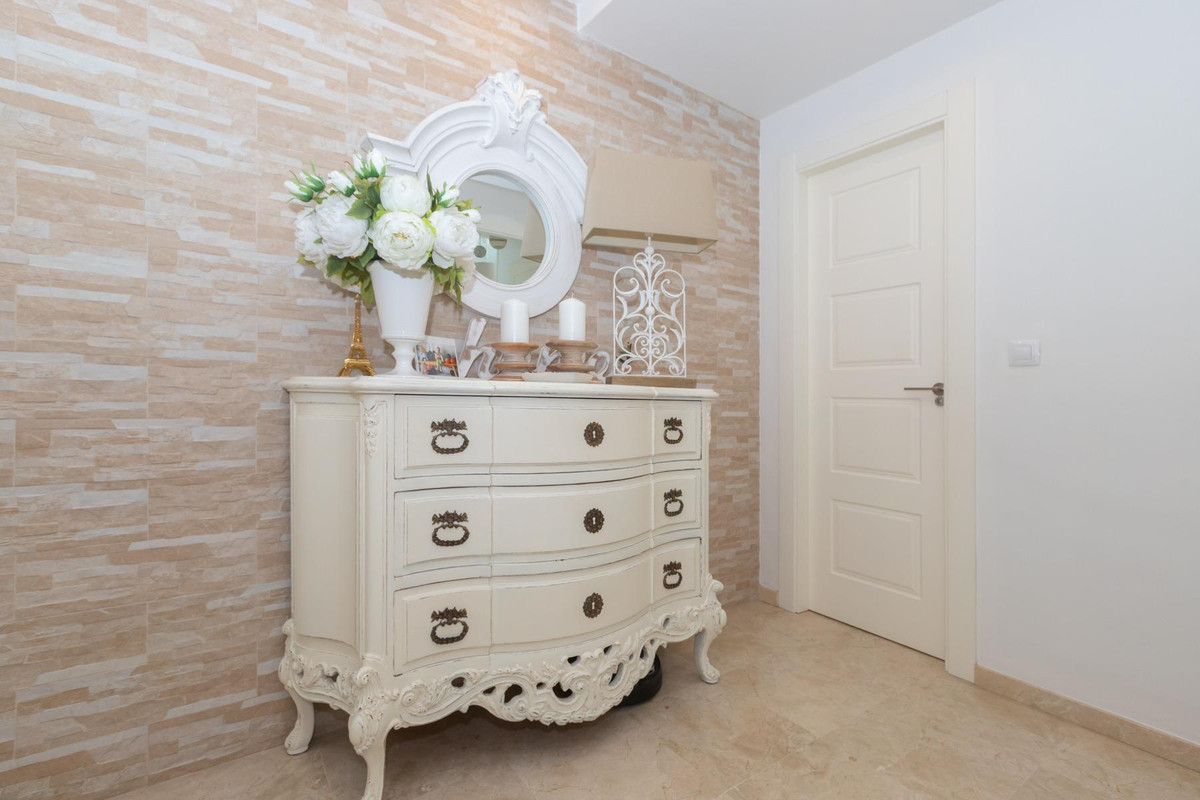 Te koop Middle Floor Apartment Costa Del Sol Estepona € 395.000,-