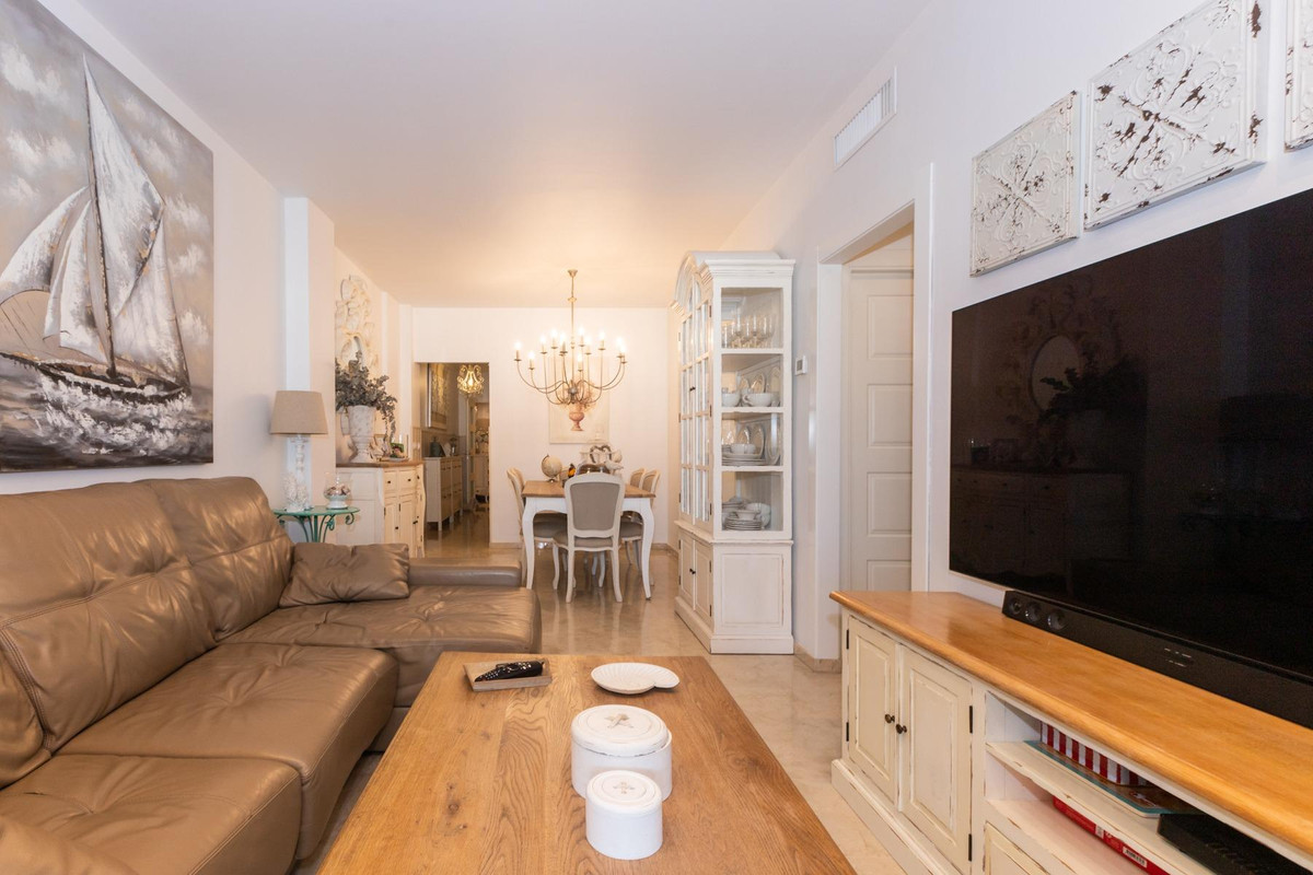 Te koop Middle Floor Apartment Costa Del Sol Estepona € 395.000,-