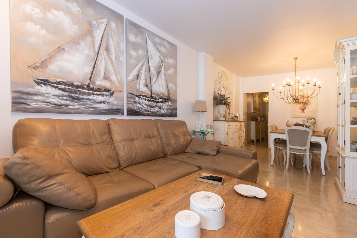 Te koop Middle Floor Apartment Costa Del Sol Estepona € 395.000,-