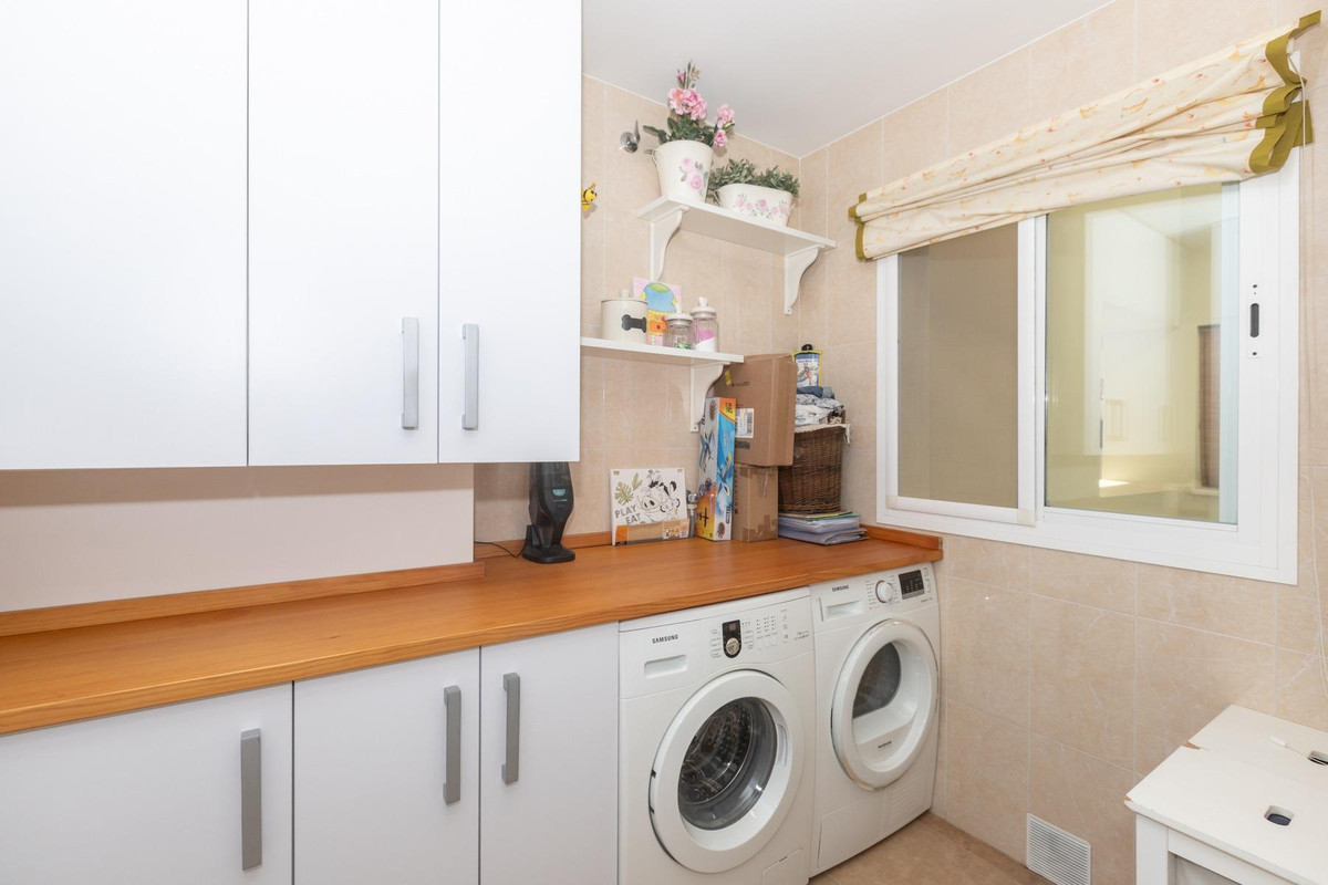 Te koop Middle Floor Apartment Costa Del Sol Estepona € 395.000,-