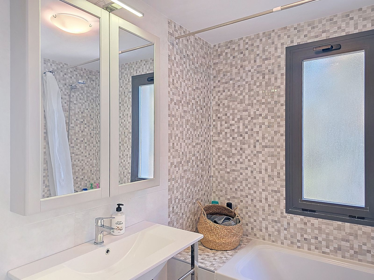 Te koop Middle Floor Apartment Costa Del Sol Torre Del Mar € 339.000,-