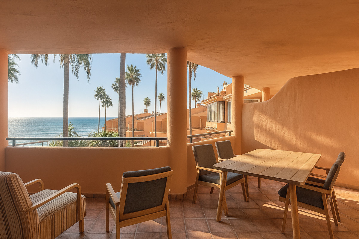 Te koop Middle Floor Apartment Costa Del Sol Estepona € 495.000,-