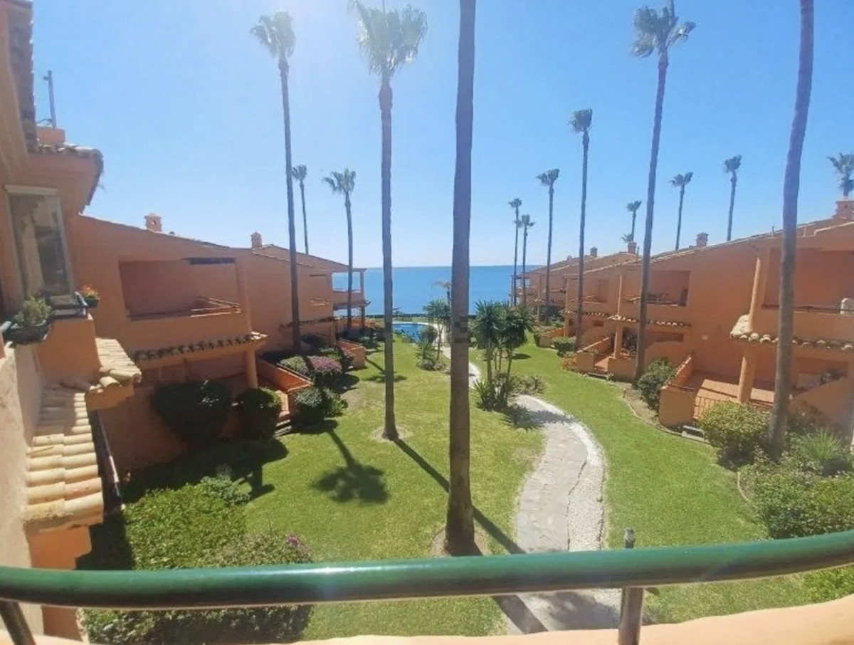 Te koop Middle Floor Apartment Costa Del Sol Estepona € 495.000,-