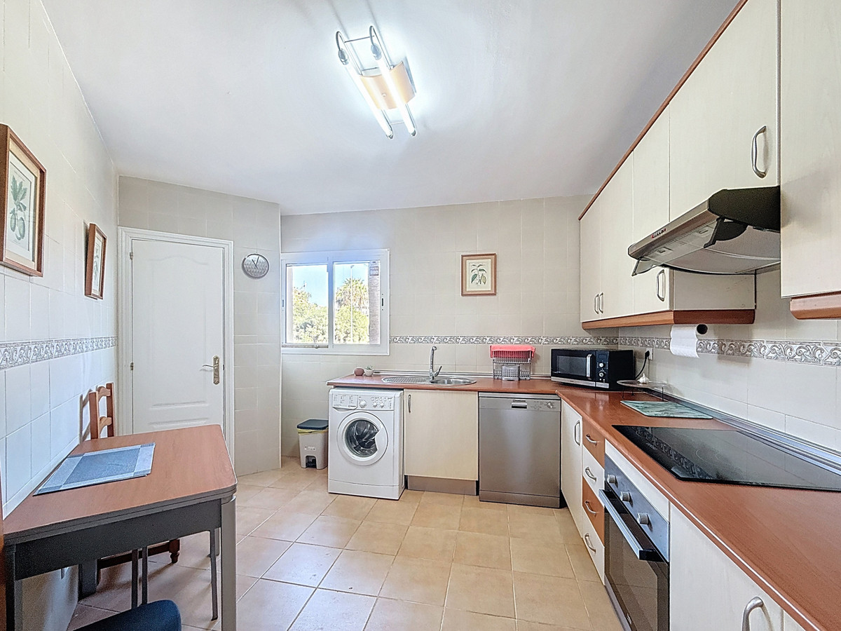 Te koop Middle Floor Apartment Costa Del Sol Estepona € 495.000,-