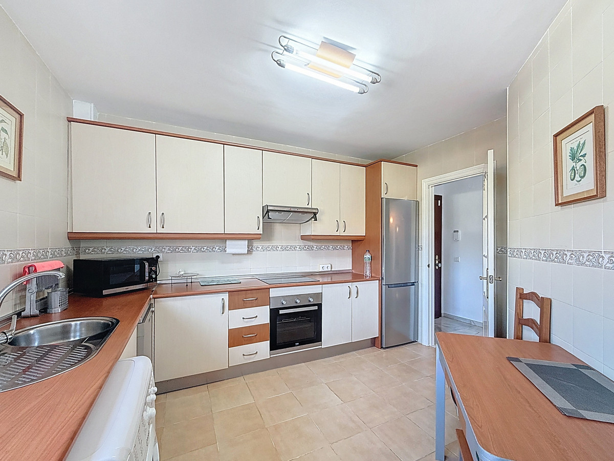 Te koop Middle Floor Apartment Costa Del Sol Estepona € 495.000,-