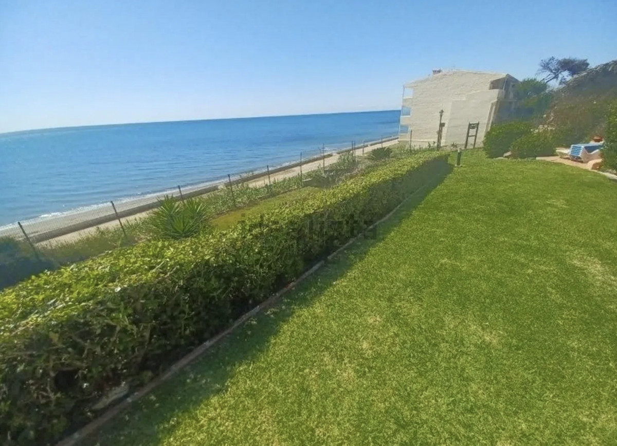 Te koop Middle Floor Apartment Costa Del Sol Estepona € 495.000,-