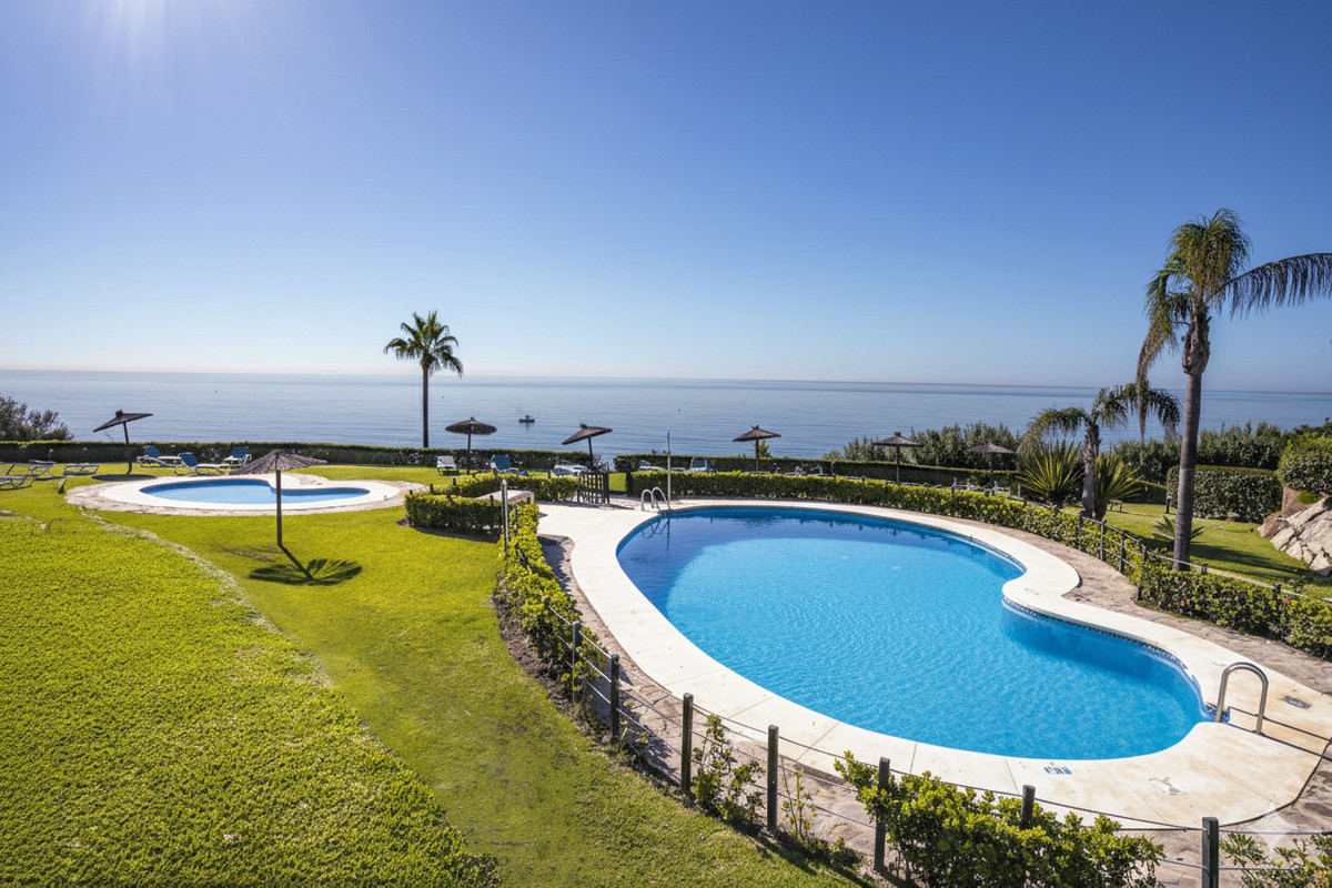Te koop Middle Floor Apartment Costa Del Sol Estepona € 495.000,-