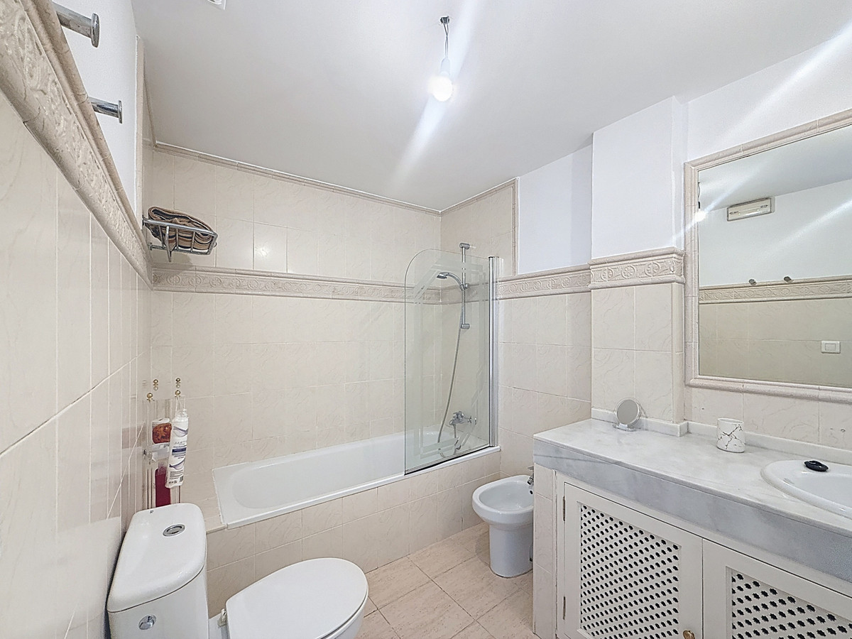 Te koop Middle Floor Apartment Costa Del Sol Estepona € 495.000,-