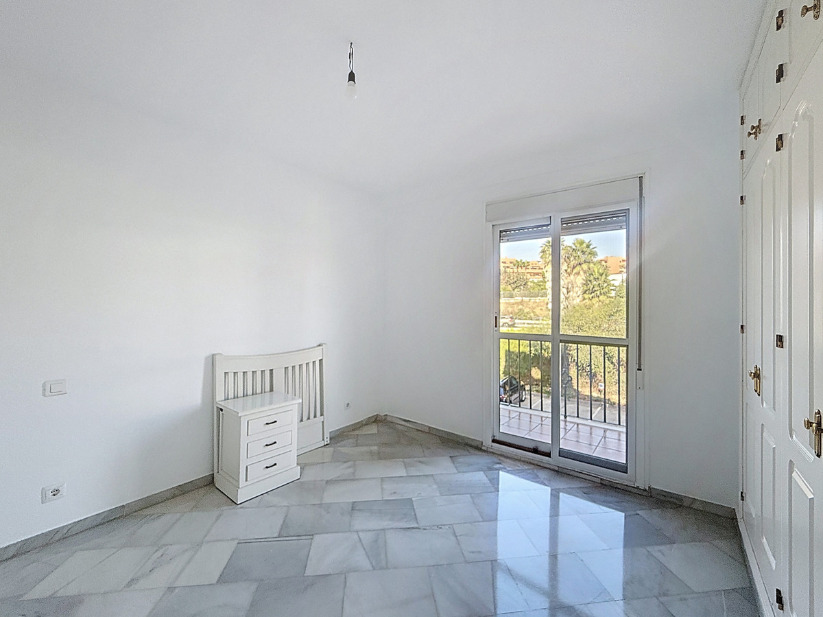 Te koop Middle Floor Apartment Costa Del Sol Estepona € 495.000,-