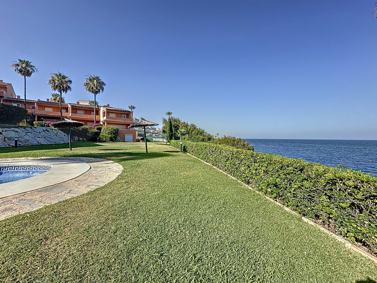 Te koop Middle Floor Apartment Costa Del Sol Estepona € 495.000,-