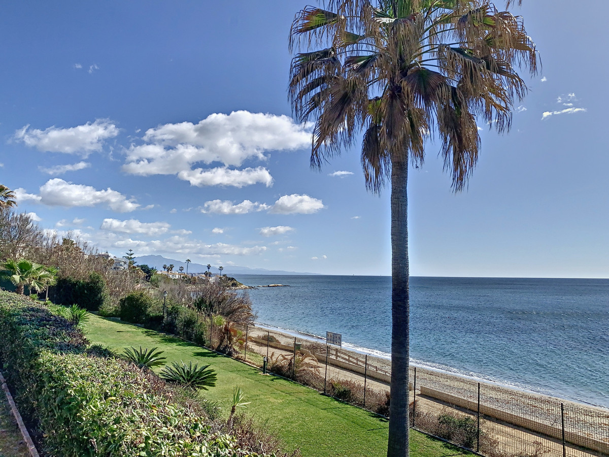 Te koop Middle Floor Apartment Costa Del Sol Estepona € 495.000,-