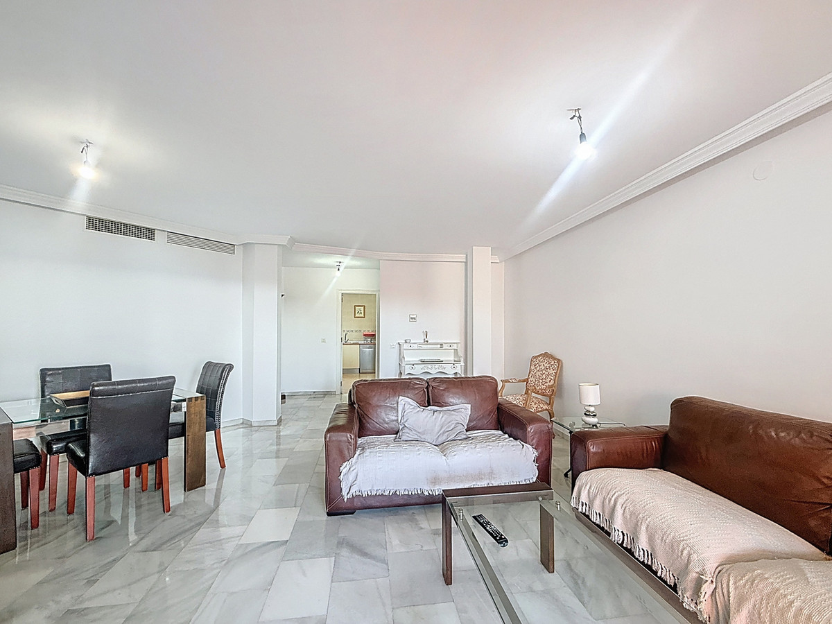 Te koop Middle Floor Apartment Costa Del Sol Estepona € 495.000,-