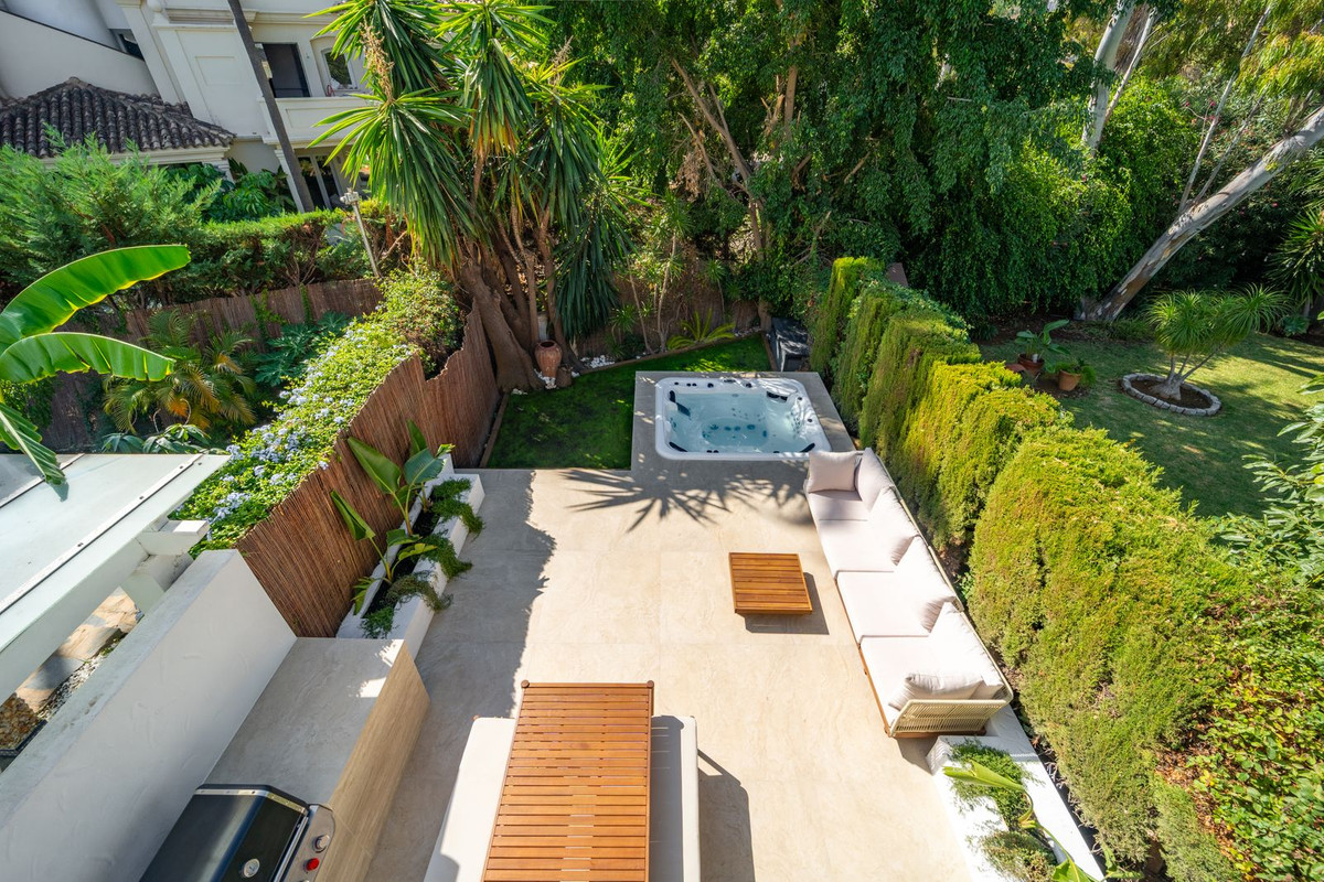 Te koop Herenhuis Costa Del Sol Nueva Andalucía € 795.000,-