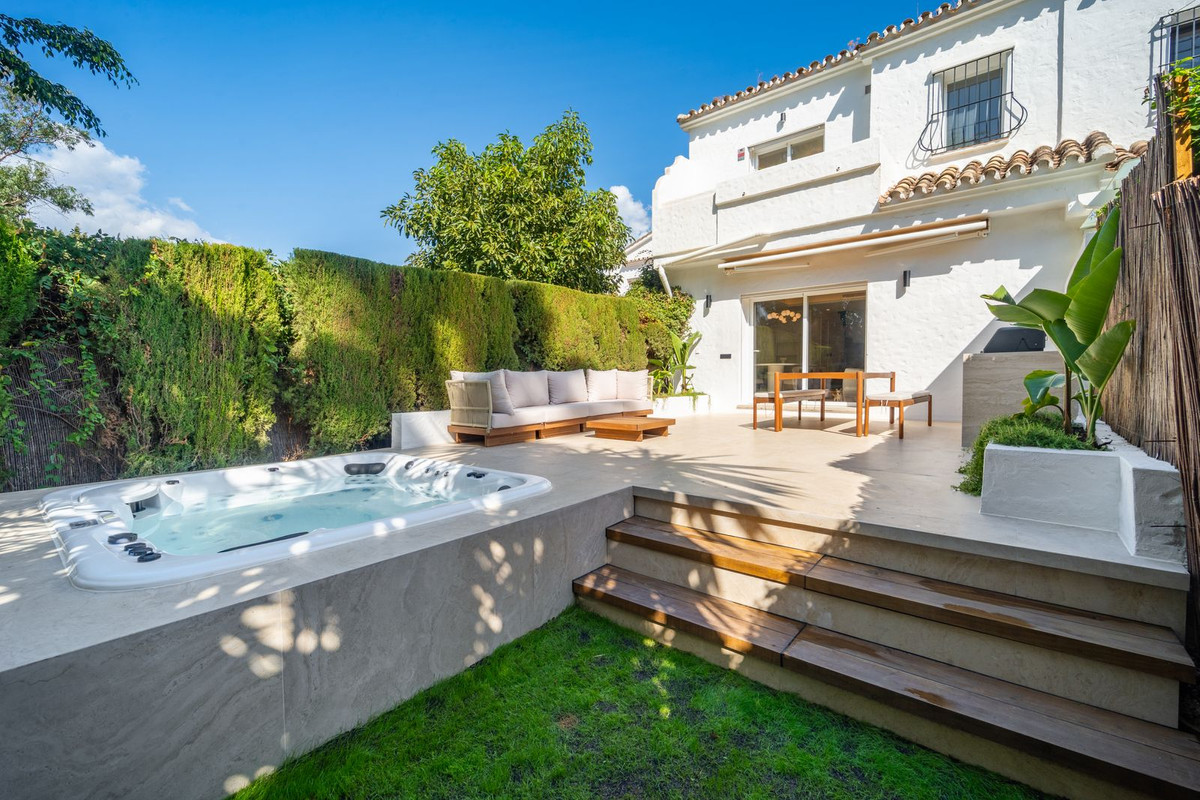 Te koop Herenhuis Costa Del Sol Nueva Andalucía € 795.000,-