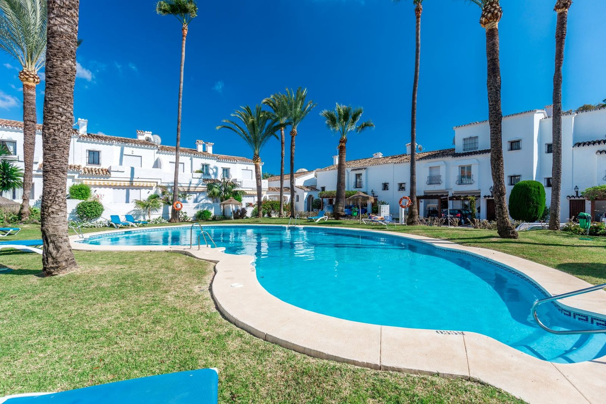Te koop Herenhuis Costa Del Sol Nueva Andalucía € 795.000,-