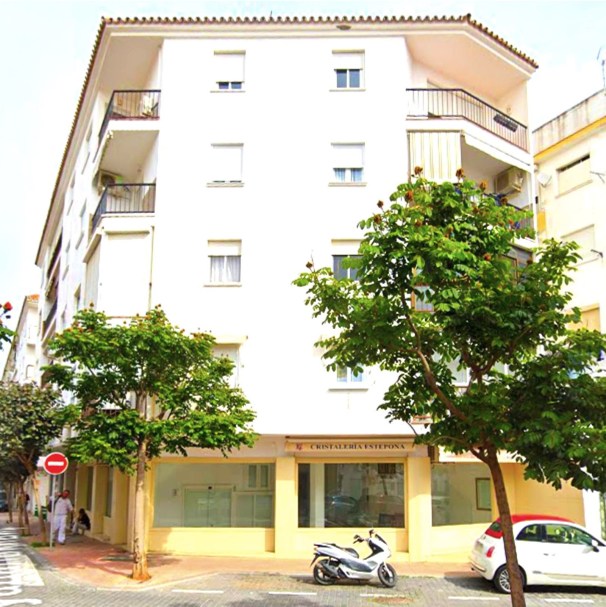 Te koop Middle Floor Apartment Costa Del Sol Estepona € 340.000,-