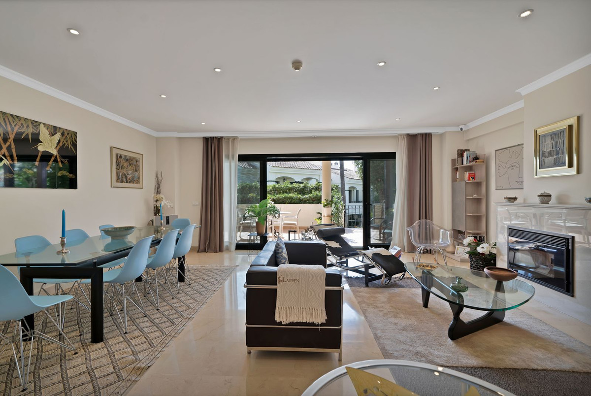 Te koop Herenhuis Costa Del Sol Atalaya € 699.000,-