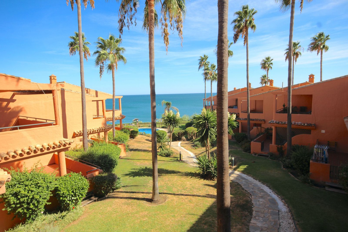 Te koop Middle Floor Apartment Costa Del Sol Estepona € 500.000,-