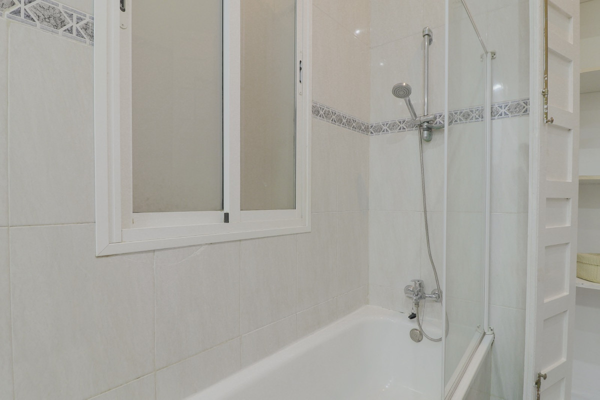 Te koop Middle Floor Apartment Costa Del Sol Málaga € 999.000,-