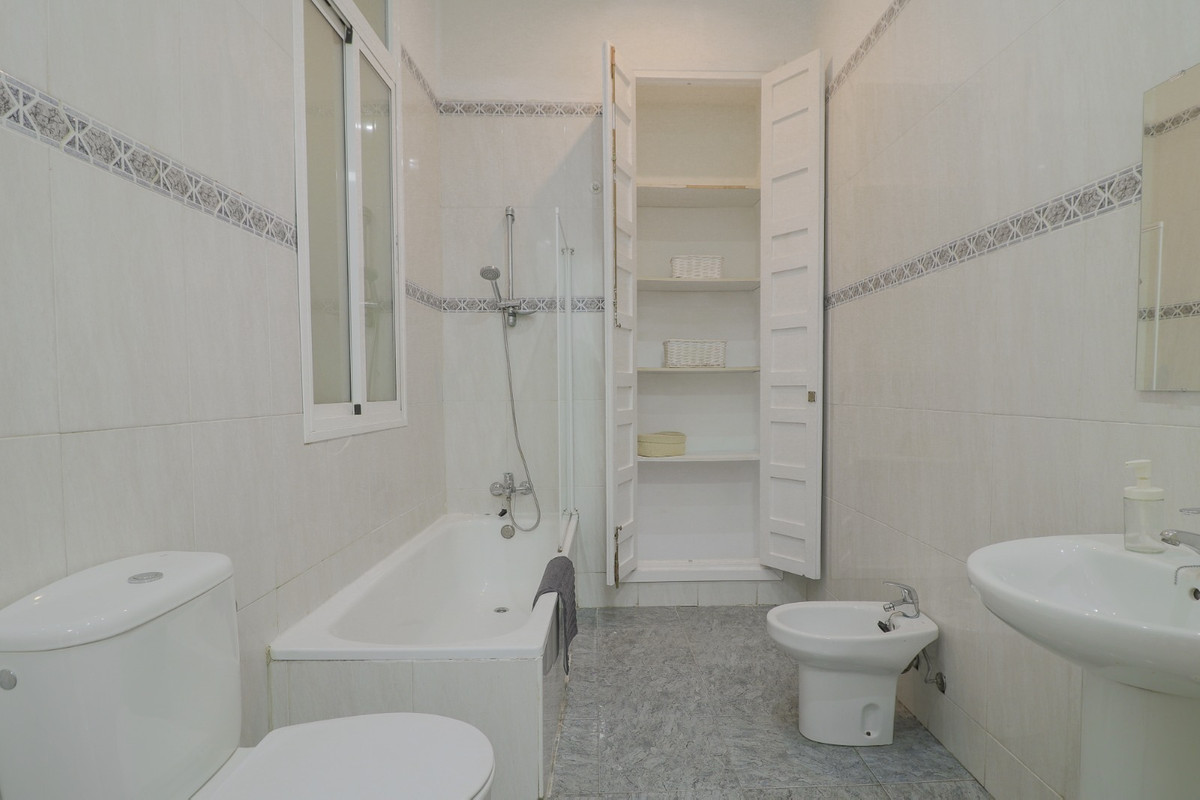 Te koop Middle Floor Apartment Costa Del Sol Málaga € 999.000,-