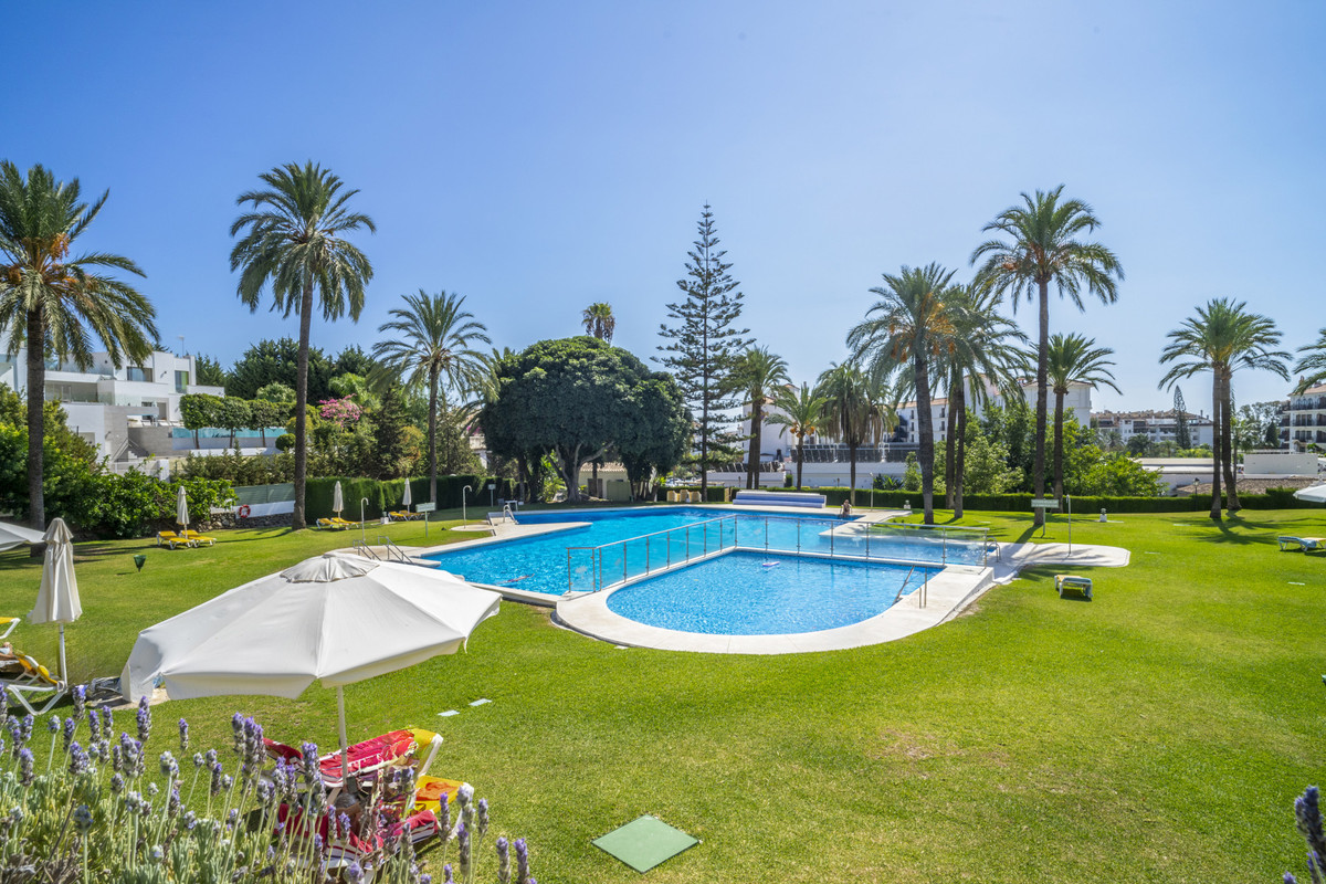 Te koop Middle Floor Apartment Costa Del Sol Nueva Andalucía € 675.000,-