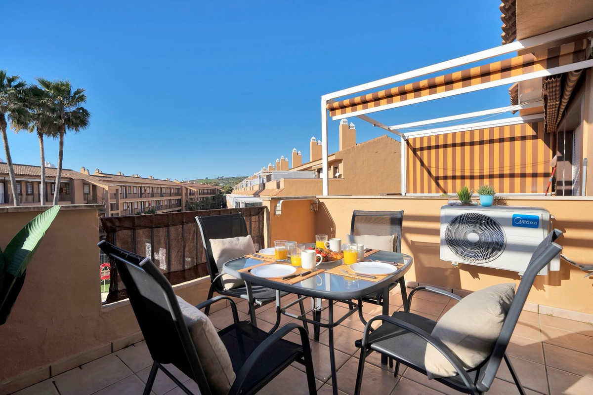 Te koop Middle Floor Apartment Costa Del Sol Casares Playa € 180.000,-