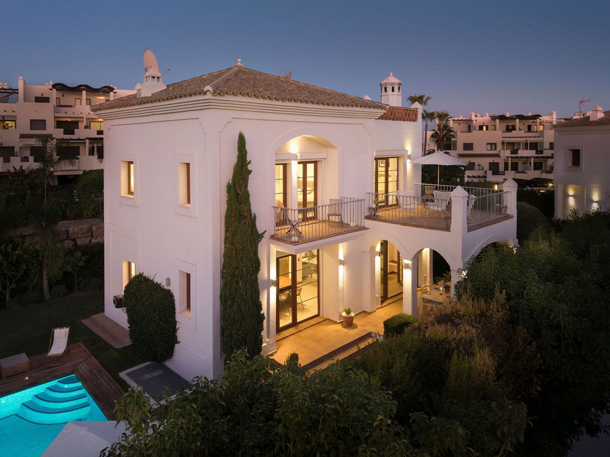 Te koop Vrijstaande Villa Costa Del Sol Estepona € 1.750.000,-