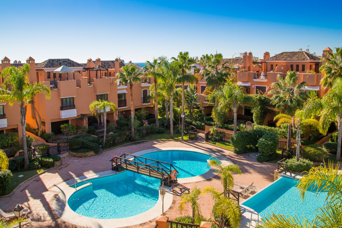 Te koop Herenhuis Costa Del Sol Bahía De Marbella € 1.150.000,-