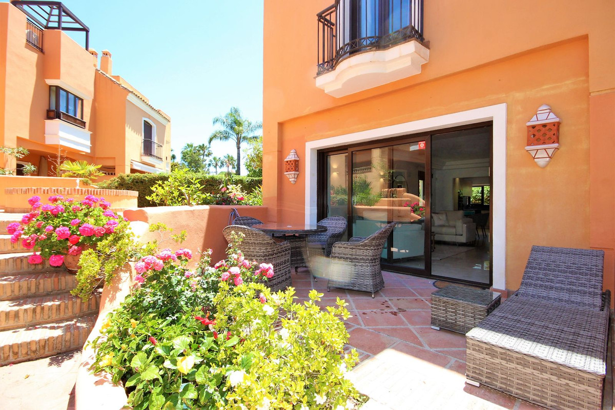 Te koop Herenhuis Costa Del Sol Bahía De Marbella € 1.150.000,-