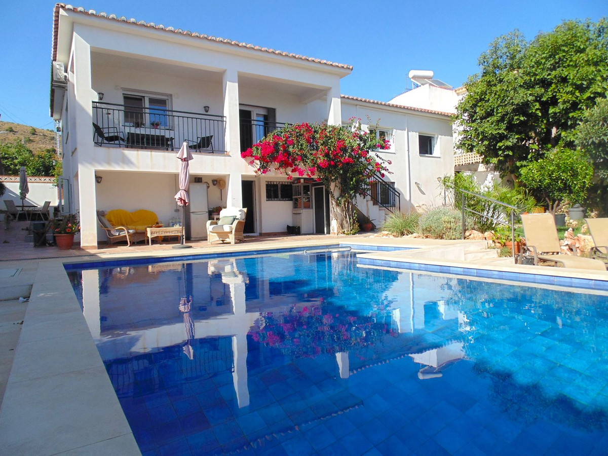 Te koop Vrijstaande Villa Costa Del Sol Benalmadena € 850.000,-