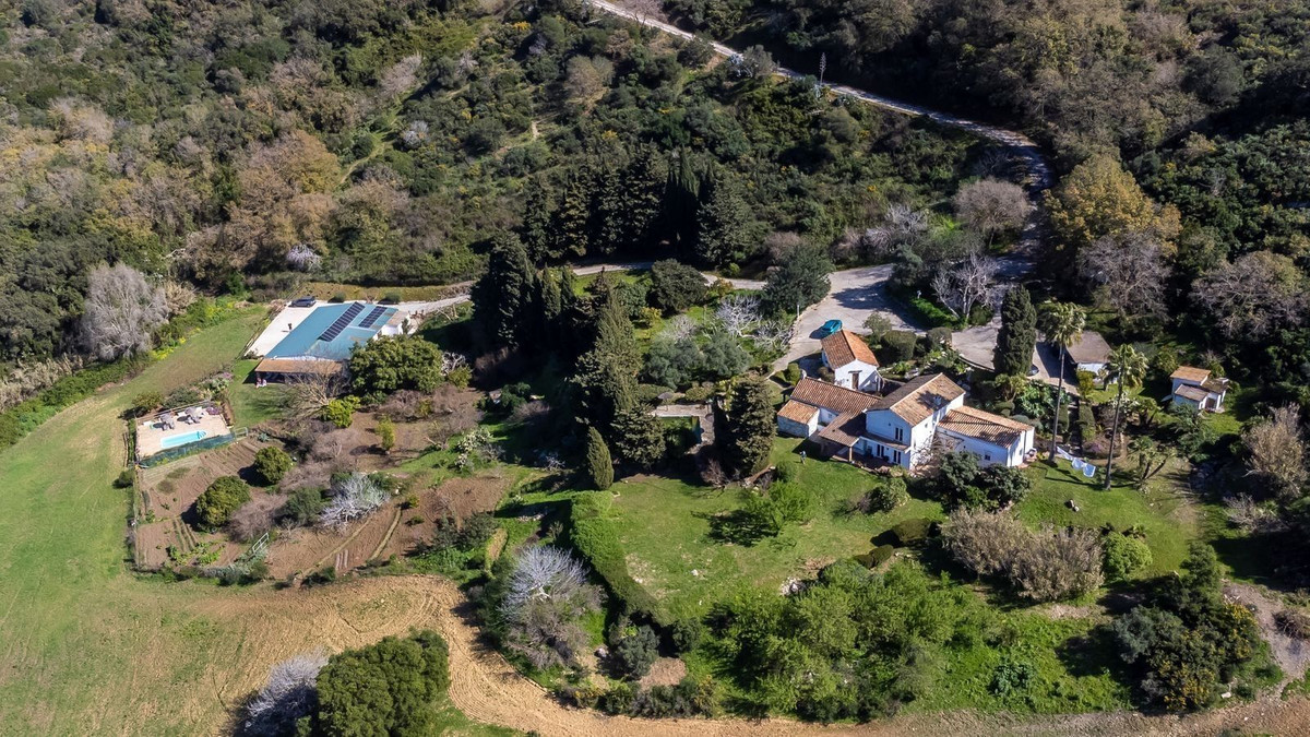 Te koop Finca - Cortijo Costa Del Sol Casares € 1.800.000,-