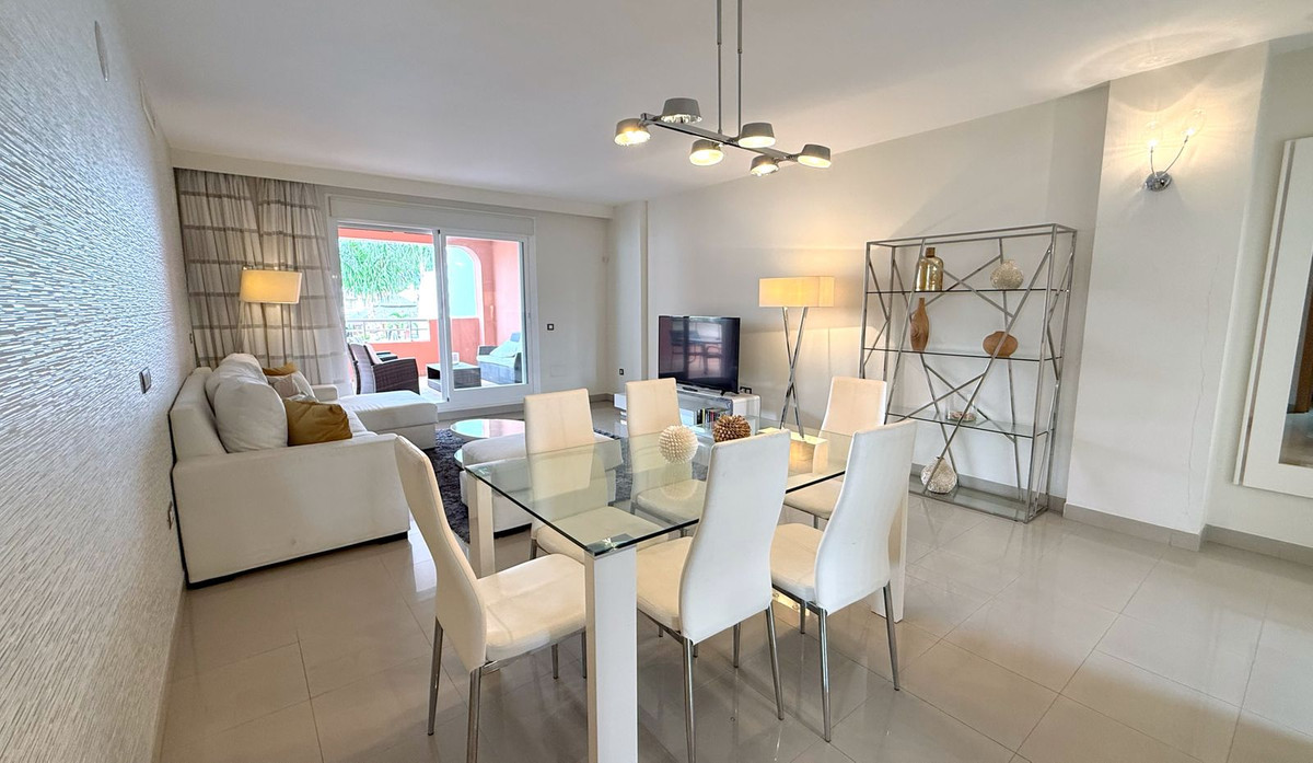 Te koop Middle Floor Apartment Costa Del Sol El Paraiso € 410.000,-