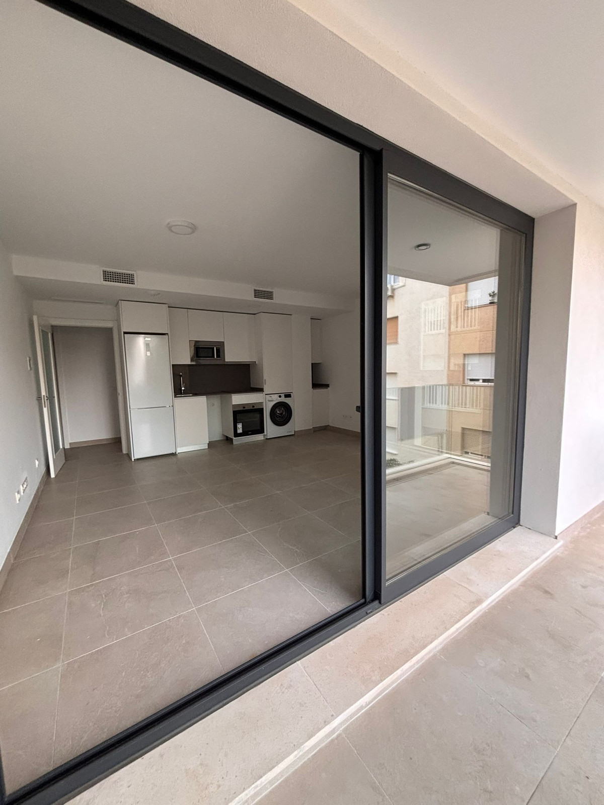 Te koop Middle Floor Apartment Costa Del Sol Estepona € 450.000,-