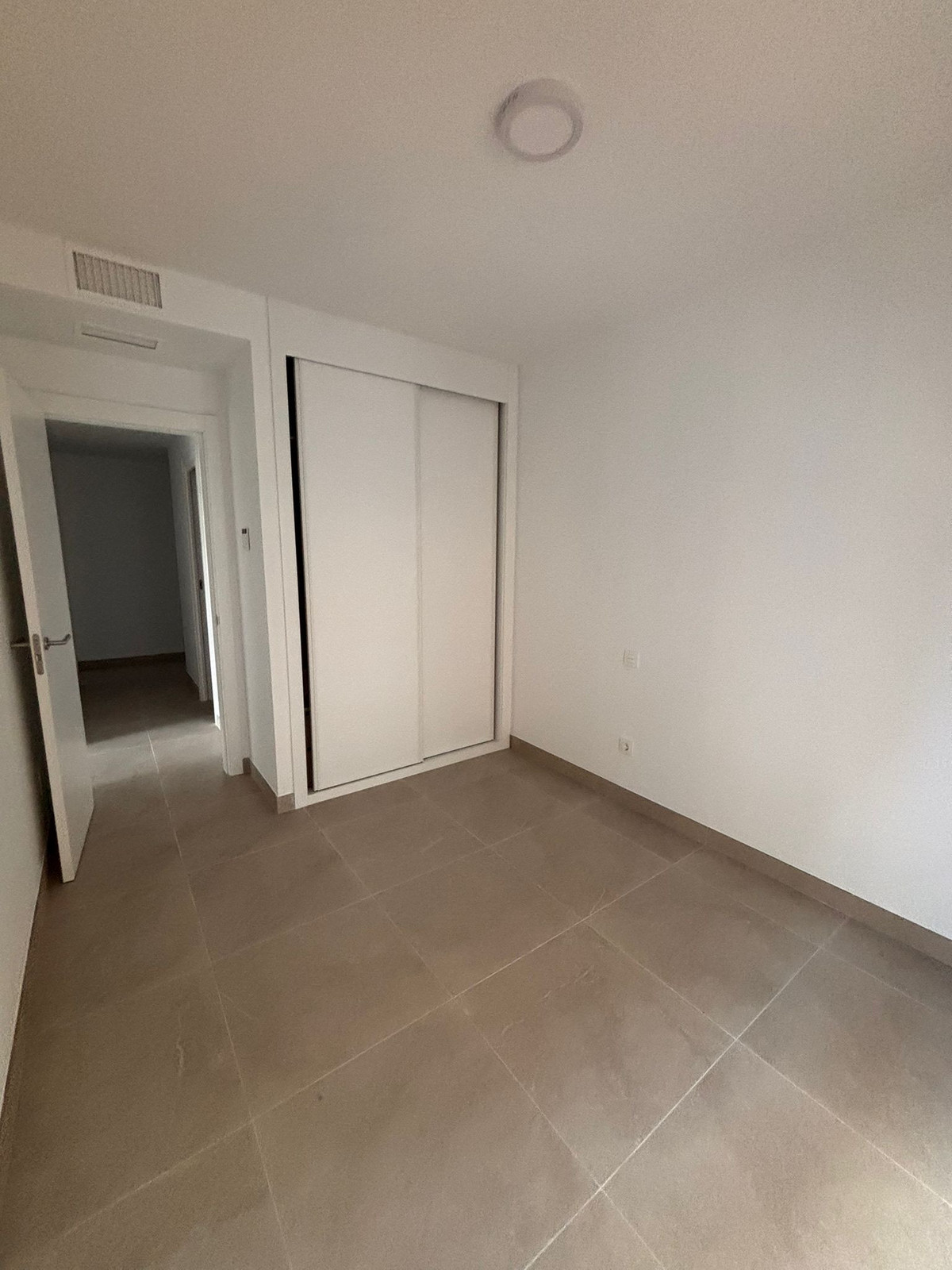 Te koop Middle Floor Apartment Costa Del Sol Estepona € 450.000,-