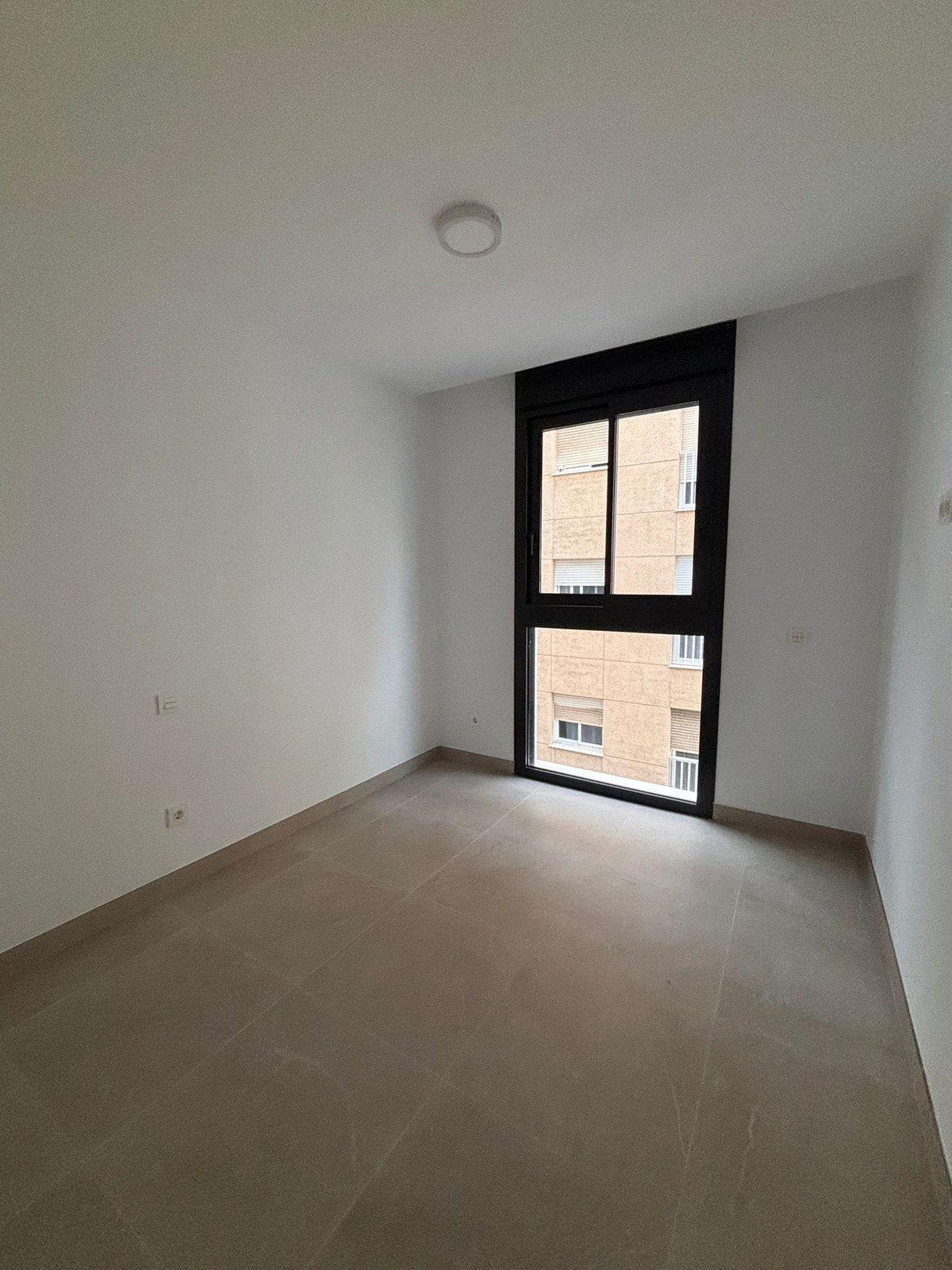 Te koop Middle Floor Apartment Costa Del Sol Estepona € 450.000,-