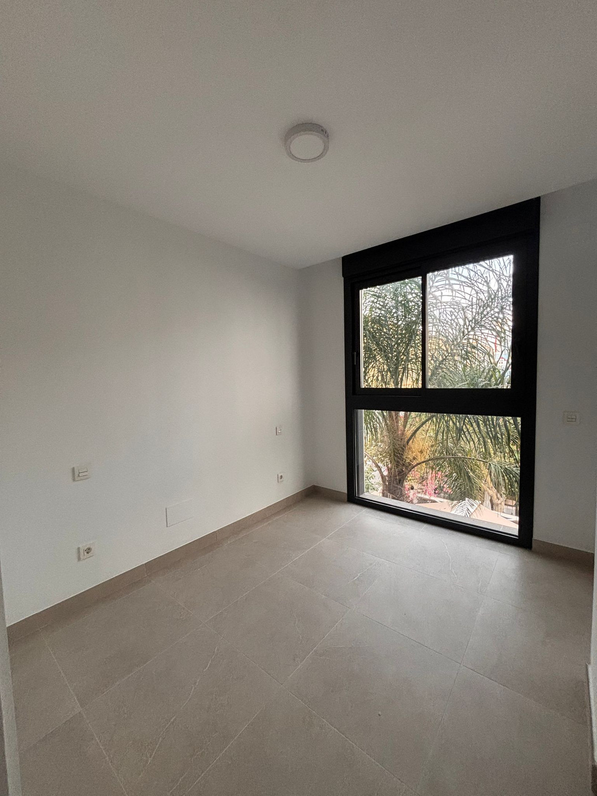 Te koop Middle Floor Apartment Costa Del Sol Estepona € 450.000,-