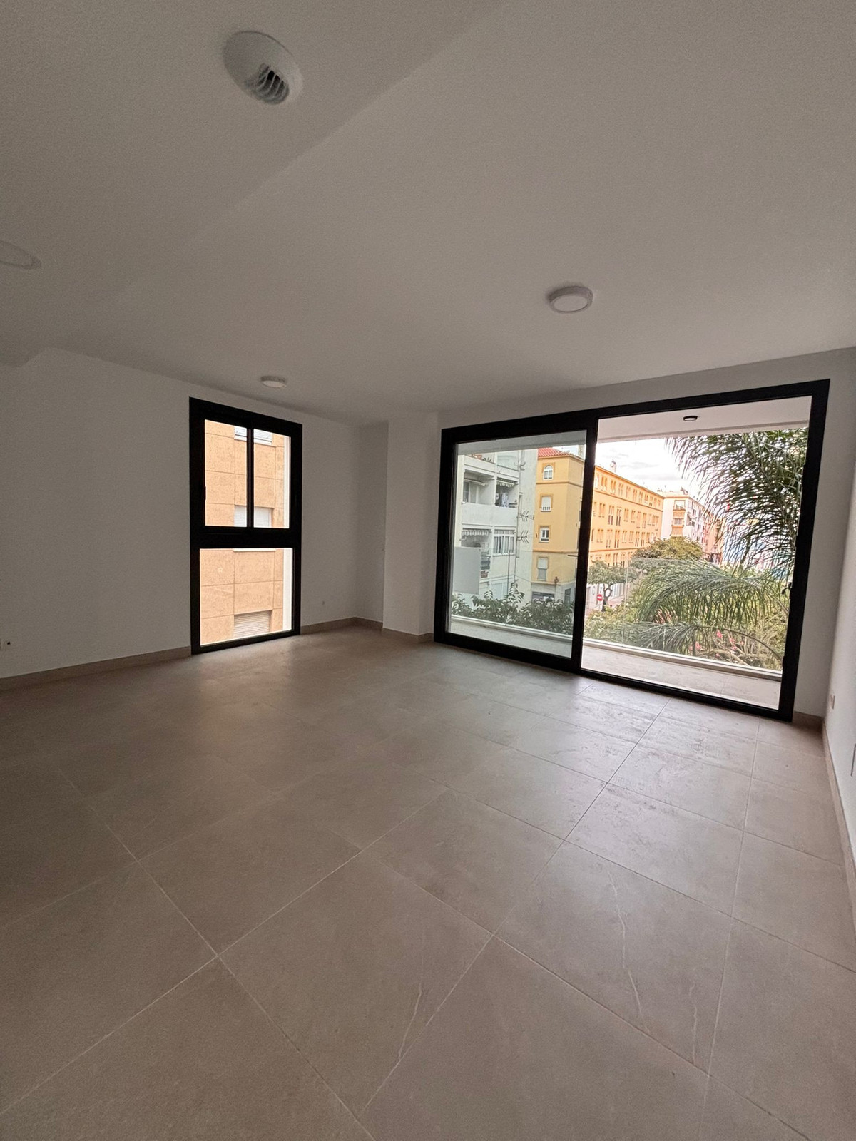 Te koop Middle Floor Apartment Costa Del Sol Estepona € 450.000,-