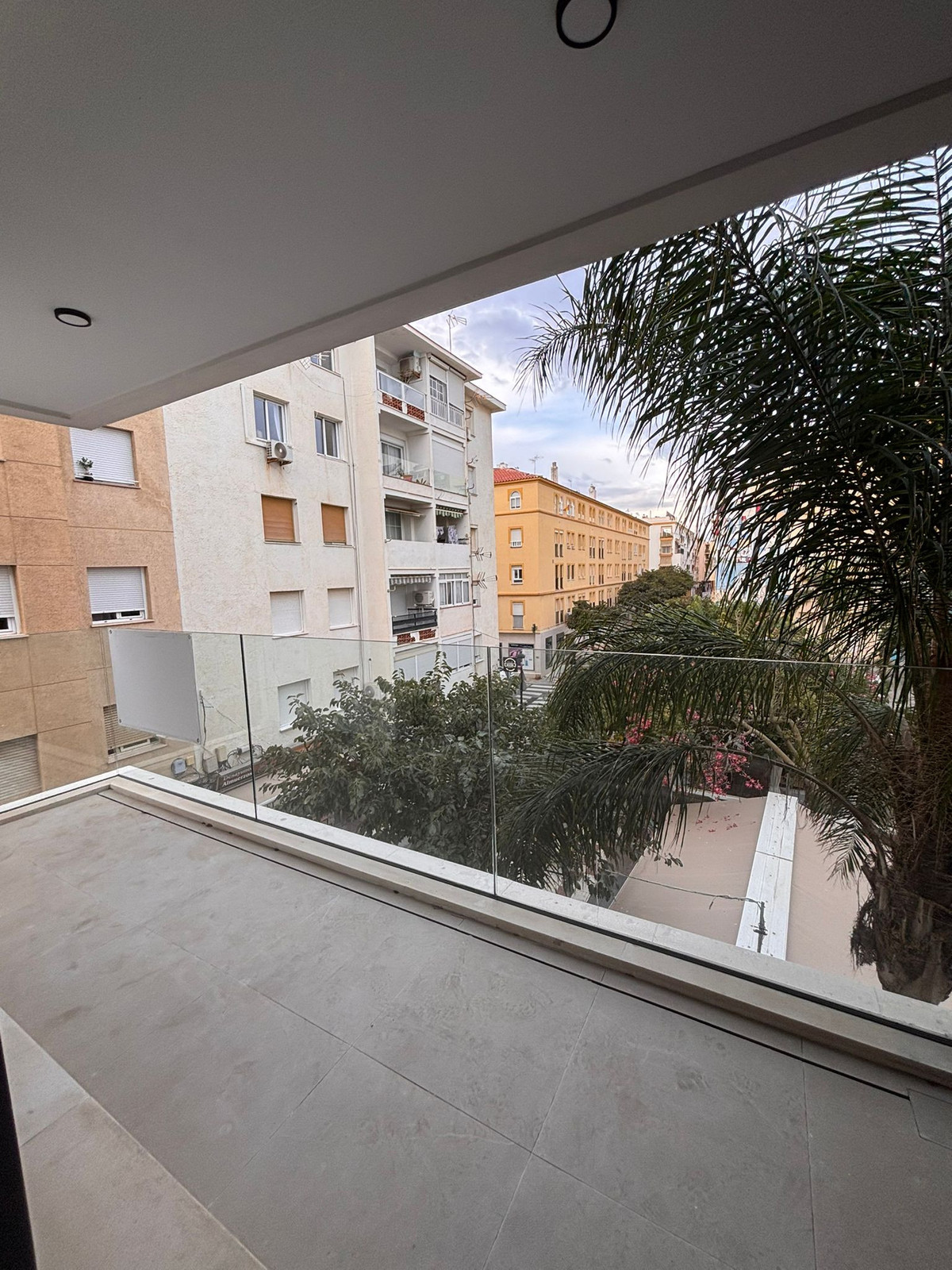 Te koop Middle Floor Apartment Costa Del Sol Estepona € 450.000,-