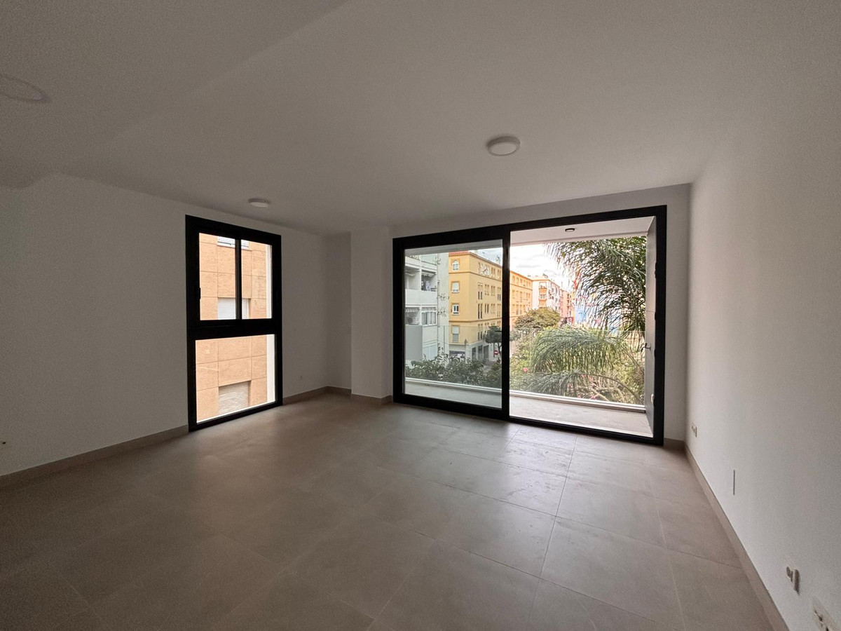 Te koop Middle Floor Apartment Costa Del Sol Estepona € 450.000,-