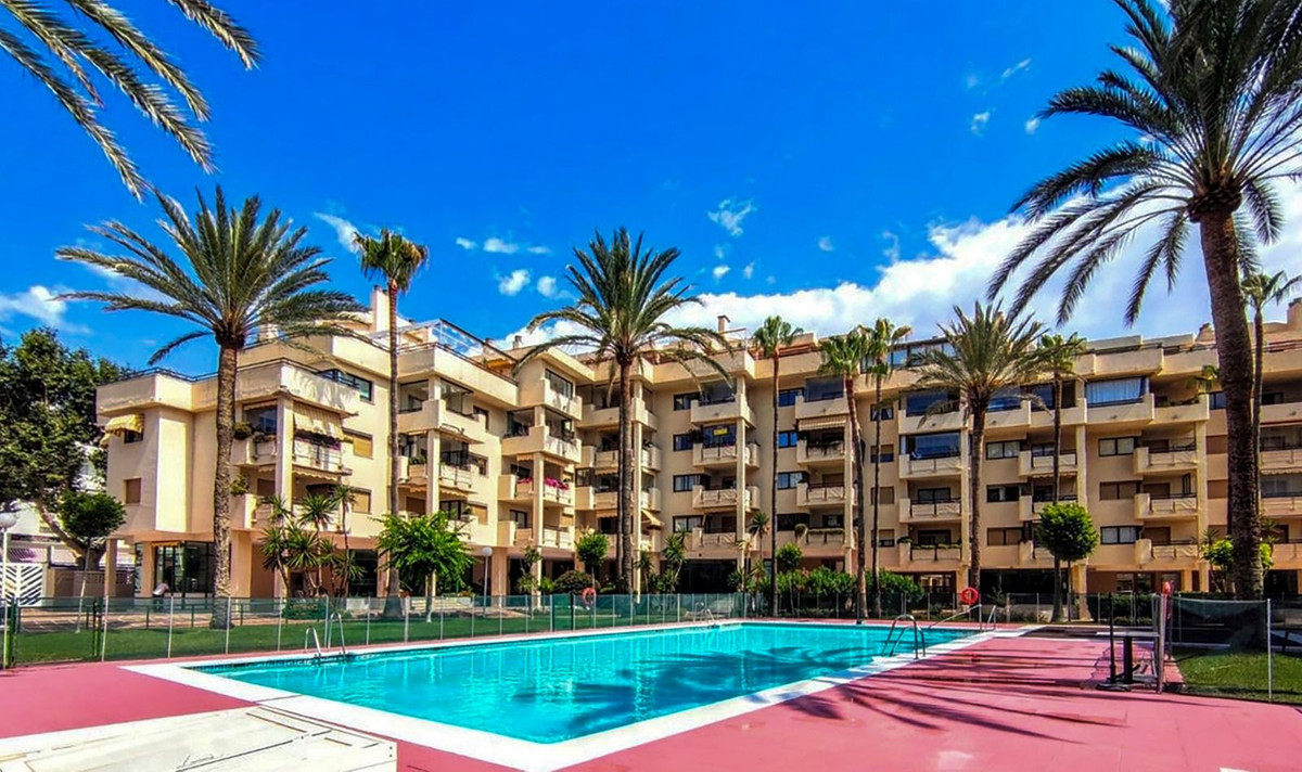 Te koop Middle Floor Apartment Costa Del Sol Montemar € 335.000,-