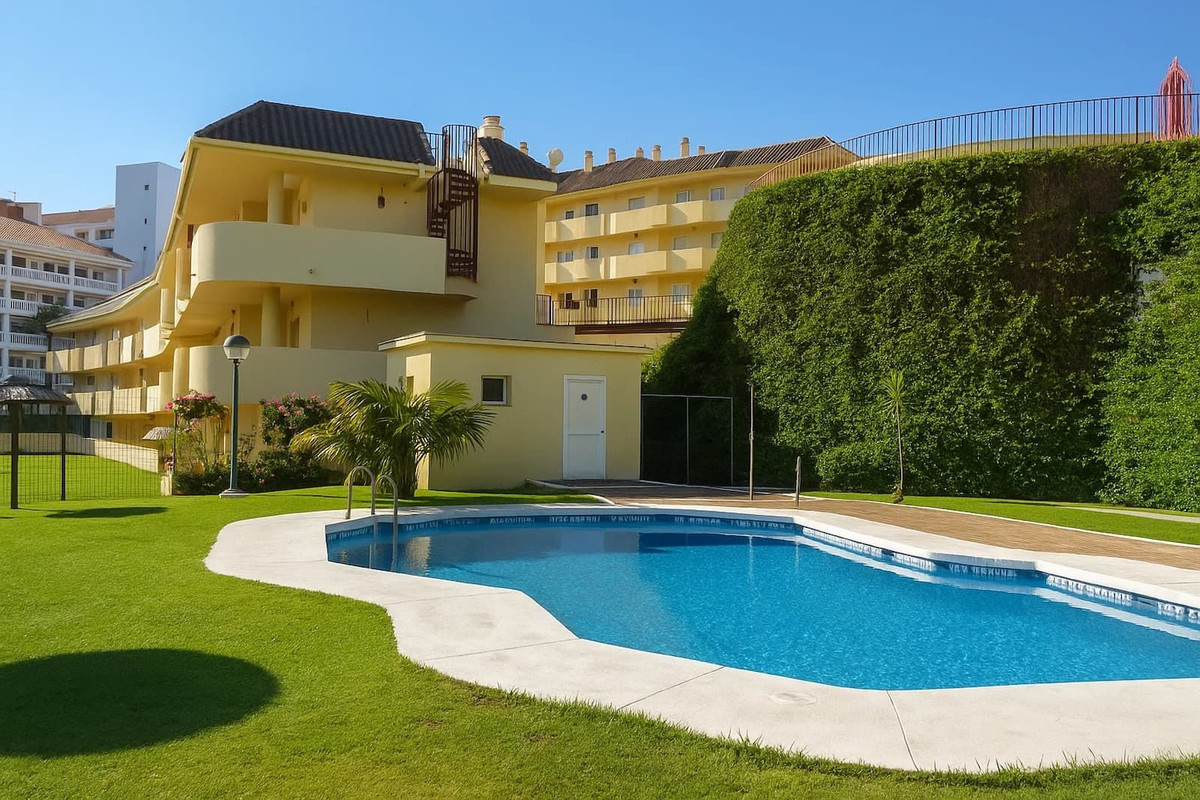 Te koop Middle Floor Apartment Costa Del Sol La Duquesa € 195.000,-