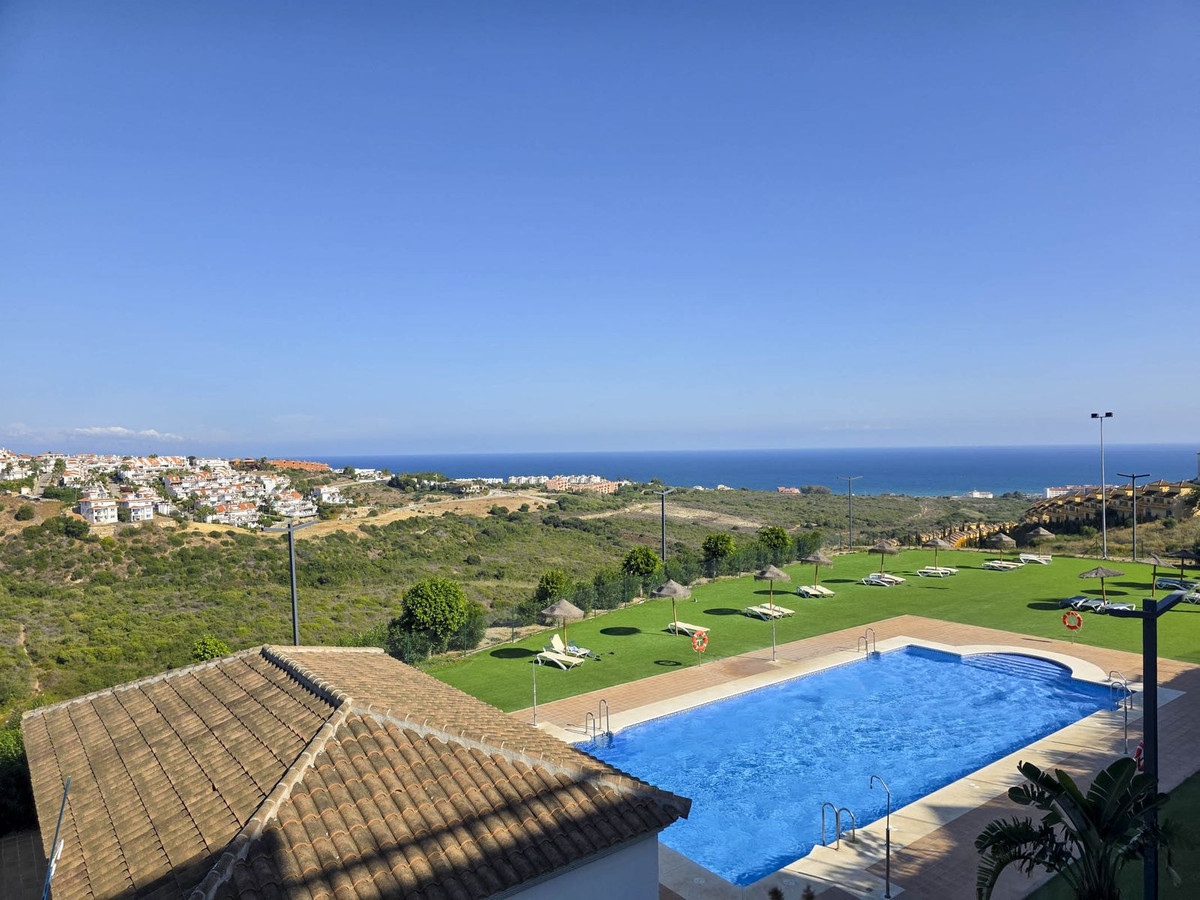 Te koop Middle Floor Apartment Costa Del Sol La Duquesa € 219.000,-