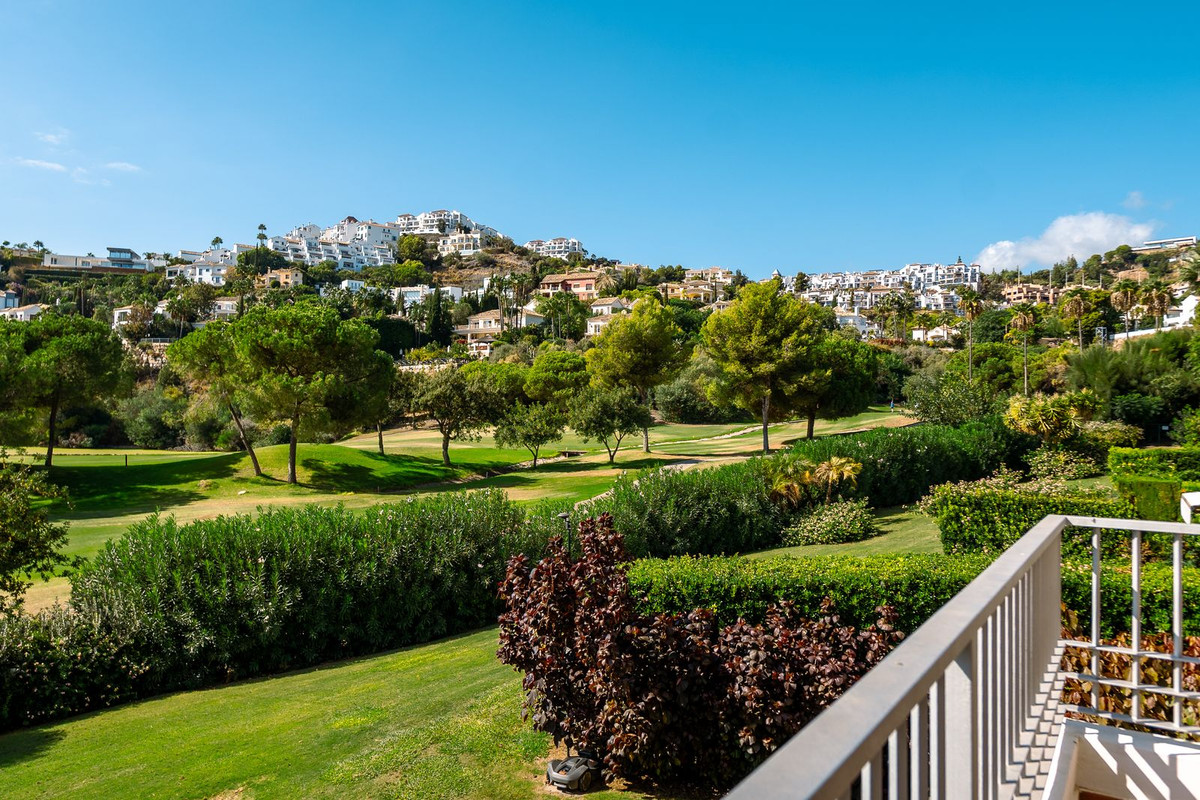 Te koop Middle Floor Apartment Costa Del Sol Los Arqueros € 495.000,-