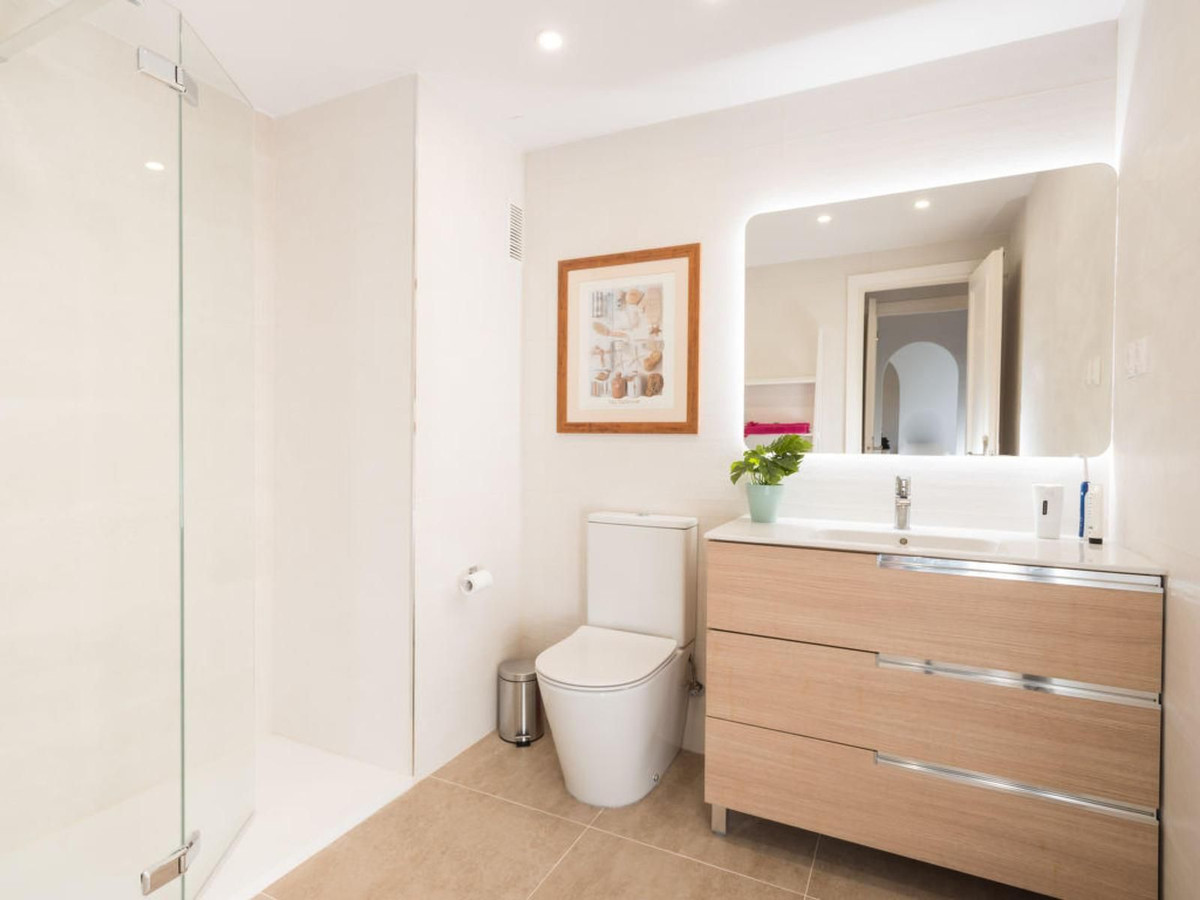 Te koop Middle Floor Apartment Costa Del Sol Estepona € 389.000,-